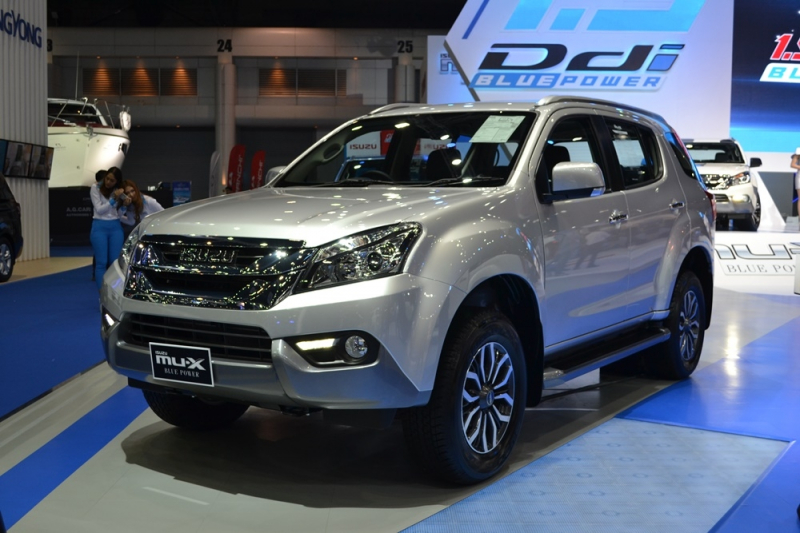 isuzu-mux-sap-duoc-ban-tai-viet-nam-voi-gia-duoi-1