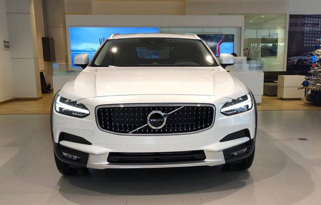 Volvo V90-6