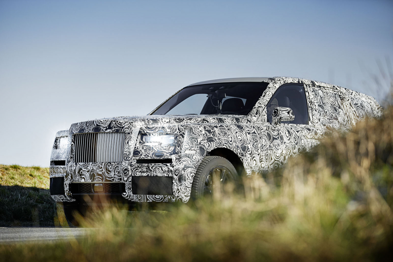 rolls-royce-suv-closed-room-event-2