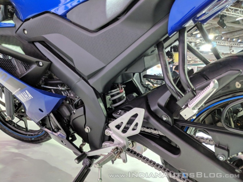 2018-Yamaha-YZF-R15-5-850x638