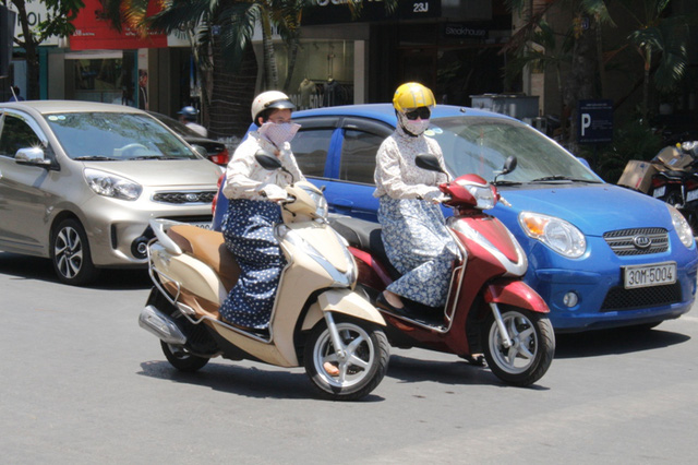 đi xe ngày nắng nóng