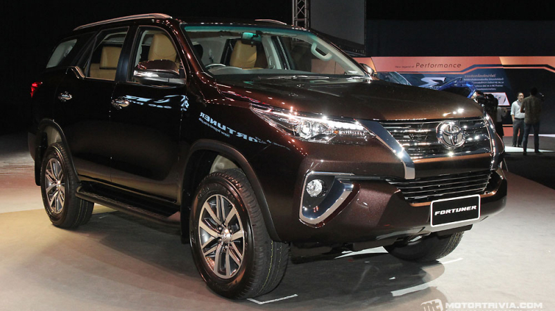 Toyota Fortuner máy dầu số tự động