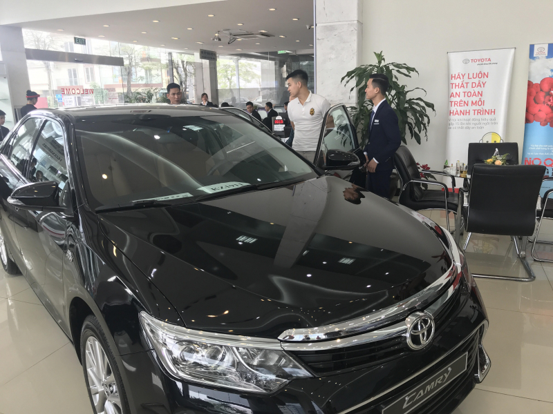 toyota đóng thuế