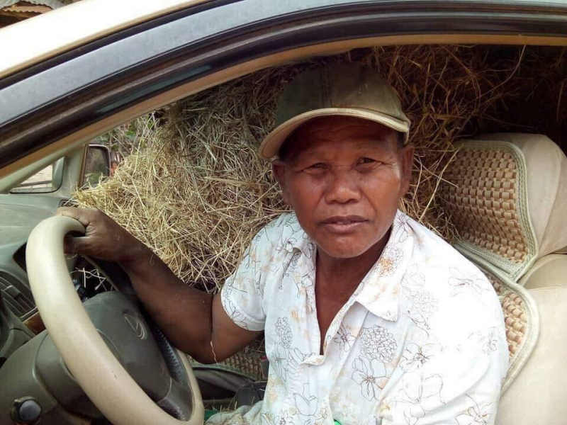 Lexus chở rơm2