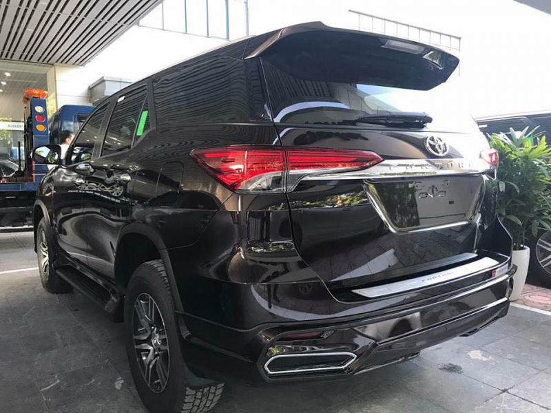 Toyota-Fortuner-lap-phu-kien10