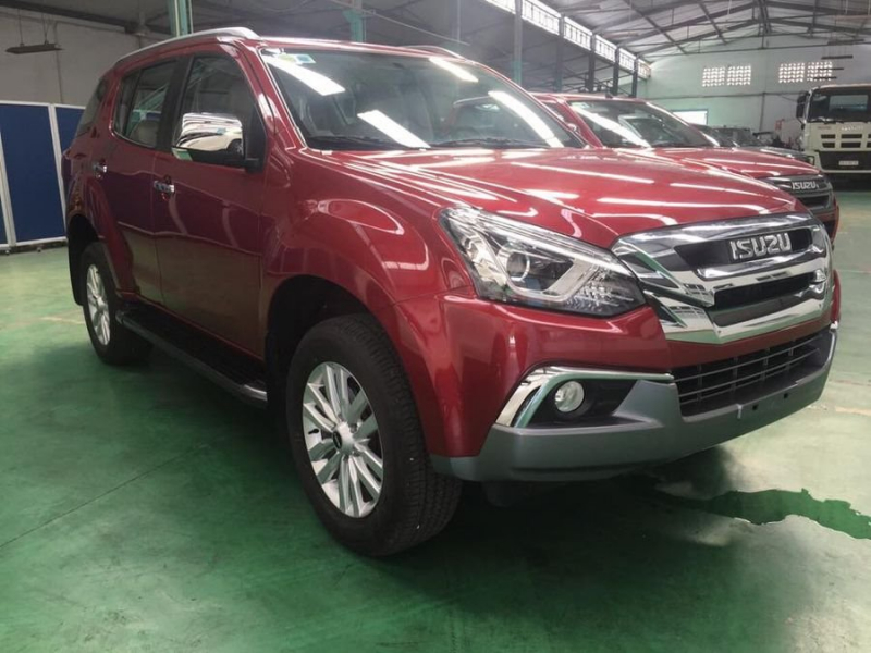 isuzu mU-X 2018 giá bán