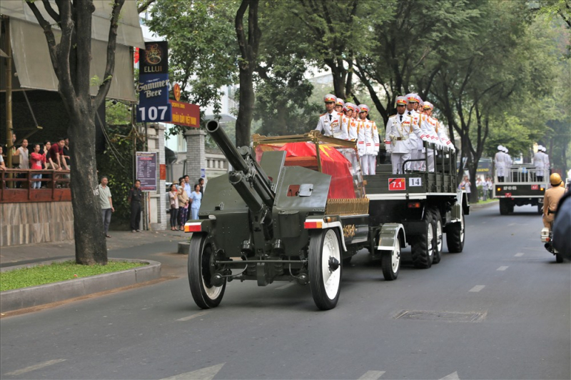 xe pháo quốc tang