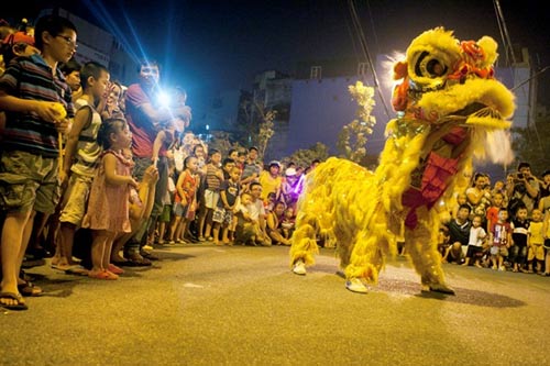 Chạy Sô” Tết Trung Thu, Dịch Vụ Múa Lân Sư Hái Ra Tiền