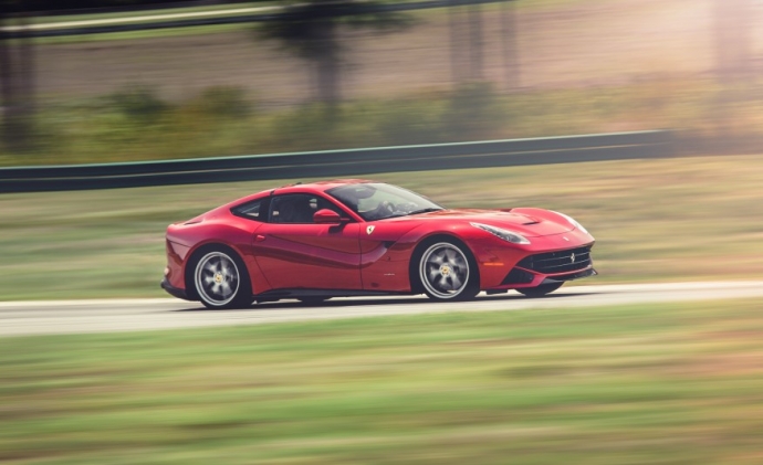 2014-Ferrari-F12berlinetta-102-876x535