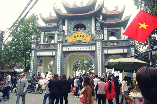 nguoi-ha-noi-no-nuc-di-le-dau-nam-1