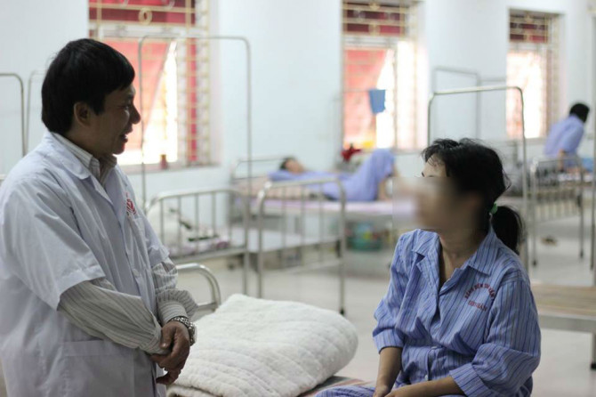 TS. Tô Thanh Phương với bệnh nhân trầm cảm