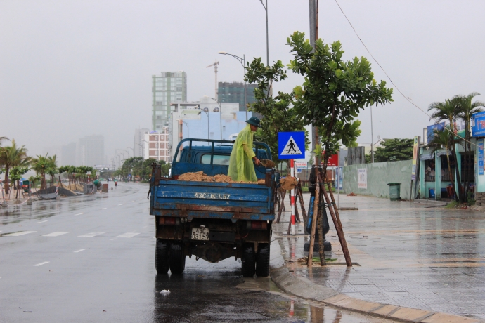 bao-so-4-dan-da-nang-di-chuyen-tau-thuyen-chen-cho