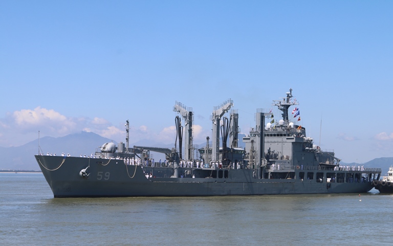 tàu Hàn Quốc (1)
