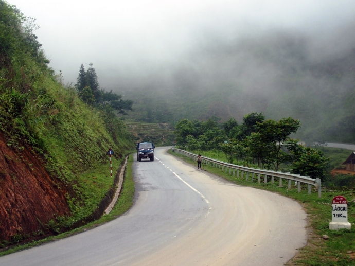 ql4d-tu-lao-cai-di-sa-pa-duong-quanh-co-nhieu-deo-