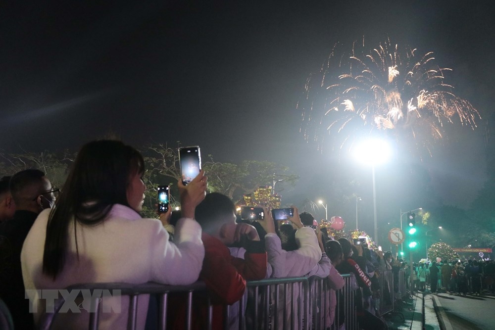 Mãn nhãn màn pháo hoa chào Năm mới Quý Mão 2023 trên khắp cả nước