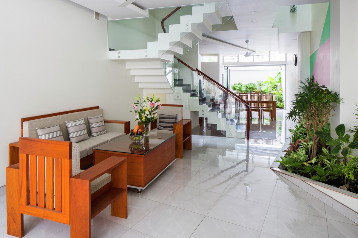 Ngôi nhà dùng thép quấn kín mặt tiền khiến người đi đường mê mẩn