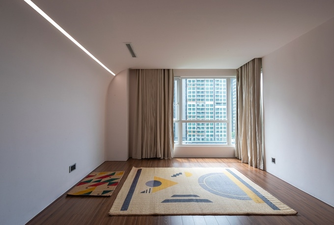 Căn hộ duplex độc đáo tại TPHCM với thiết kế hình khối và ốp đá mài kiểu Mỹ