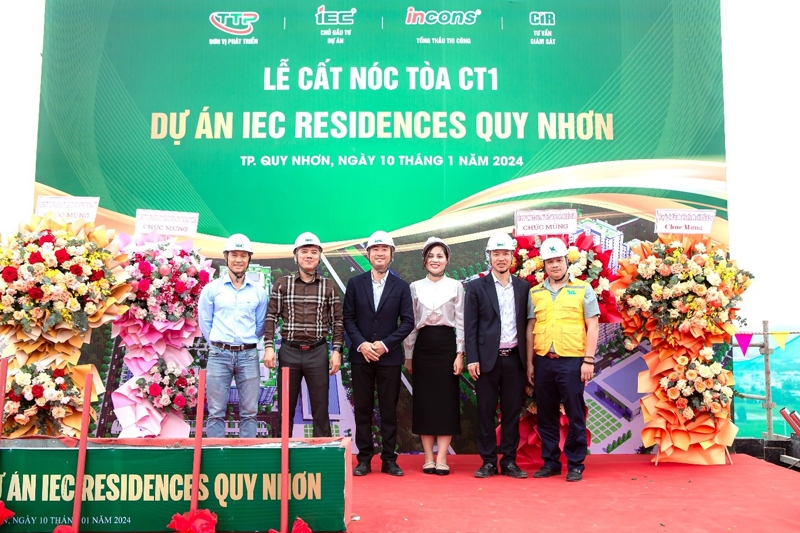 Cất nóc tòa nhà đầu tiên dự án IEC Residences Quy Nhơn