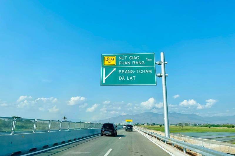 Chấp thuận kết quả nghiệm thu để đưa vào khai thác cao tốc Cam Lâm - Vĩnh Hảo Chấp thuận kết quả nghiệm thu để đưa vào khai thác cao tốc Cam Lâm - Vĩnh Hảo