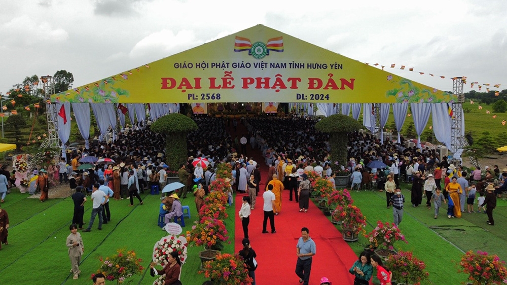 Hưng Yên: Hàng nghìn phật tử tham dự Đại lễ Phật đản tại chùa Phúc Lâm Hưng Yên: Hàng nghìn phật tử tham dự Đại lễ Phật đản tại chùa Phúc Lâm