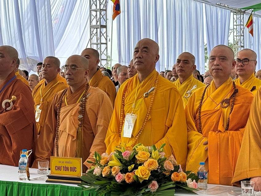 Hưng Yên: Hàng nghìn phật tử tham dự Đại lễ Phật đản tại chùa Phúc Lâm Hưng Yên: Hàng nghìn phật tử tham dự Đại lễ Phật đản tại chùa Phúc Lâm