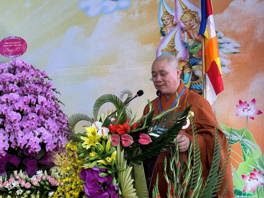 Hưng Yên: Hàng nghìn phật tử tham dự Đại lễ Phật đản tại chùa Phúc Lâm Hưng Yên: Hàng nghìn phật tử tham dự Đại lễ Phật đản tại chùa Phúc Lâm