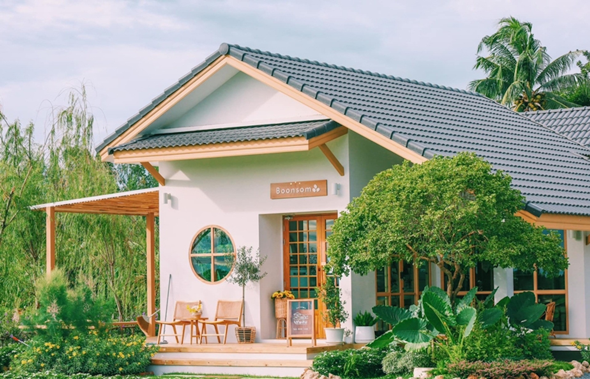 Chi tiền tỷ, tự x&acirc;y nh&agrave; b&ecirc;n ruộng l&uacute;a ngập nắng