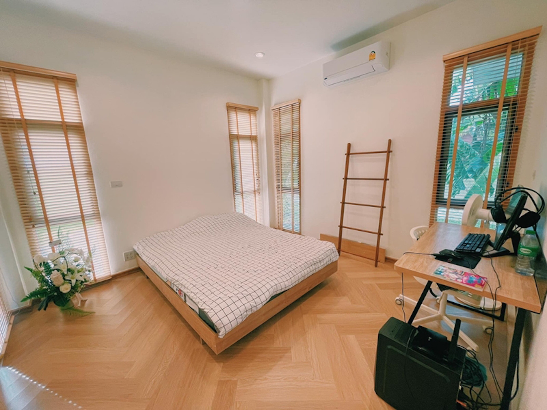 Chi tiền tỷ, tự x&acirc;y nh&agrave; b&ecirc;n ruộng l&uacute;a ngập nắng
