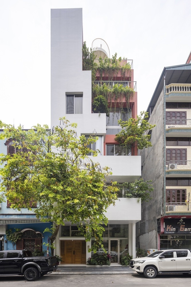 Nh&agrave; phố ban c&ocirc;ng xanh đẹp m&ecirc; mẩn giữa đ&ocirc; thị biển Hạ Long