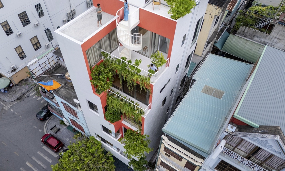 Nh&agrave; phố ban c&ocirc;ng xanh đẹp m&ecirc; mẩn giữa đ&ocirc; thị biển Hạ Long