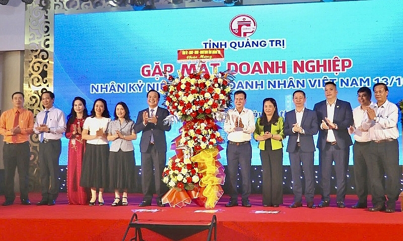 Quảng Trị: Nhiều doanh nghiệp, doanh nhân được tôn vinh, khen thưởng- Ảnh 1.