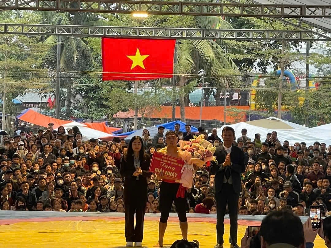 Thạch Thất (H&agrave; Nội): Hơn 100 đ&ocirc; vật tranh t&agrave;i tại giải vật truyền thống l&agrave;ng Khu Ba