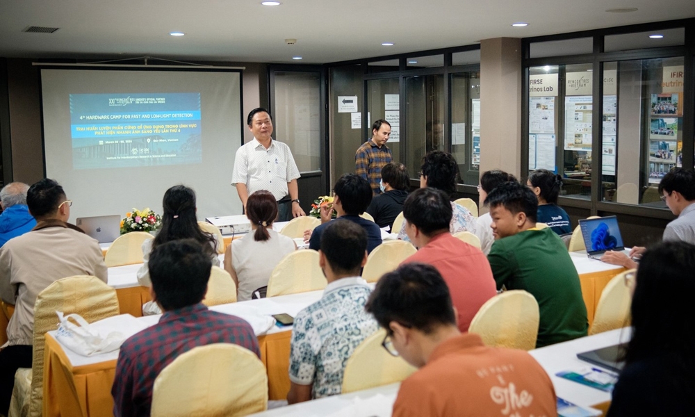 Khai mạc “Trại huấn luyện phần cứng để ứng dụng trong lĩnh vực phát hiện nhanh ánh sáng yếu lần thứ 4” tại Bình Định