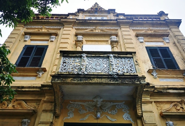nhung ngoi biet thu kien truc phap gan 100 nam tuoi o lang lua a hau