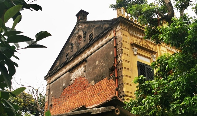 nhung ngoi biet thu kien truc phap gan 100 nam tuoi o lang lua a hau