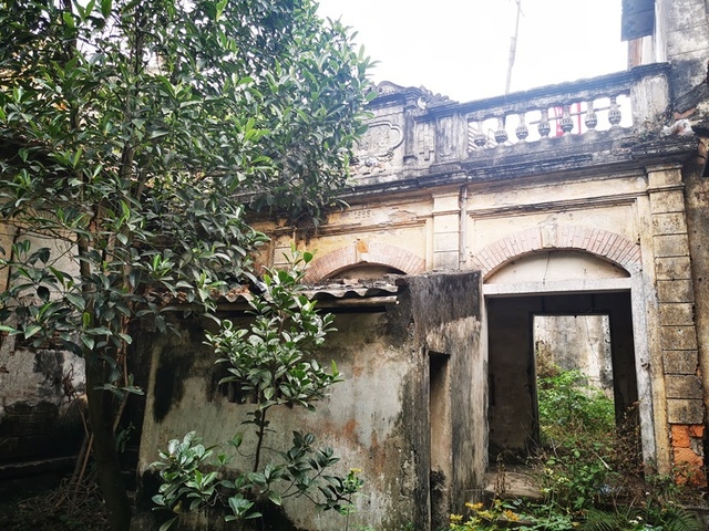 nhung ngoi biet thu kien truc phap gan 100 nam tuoi o lang lua a hau