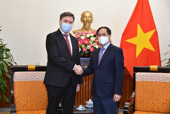 de nghi ba lan ho tro bao ho cong dan viet nam so tan tu ukraine