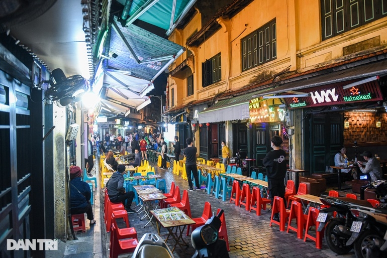 nhieu chu quan o ha noi kho hieu vi phai dong cua luc 21h