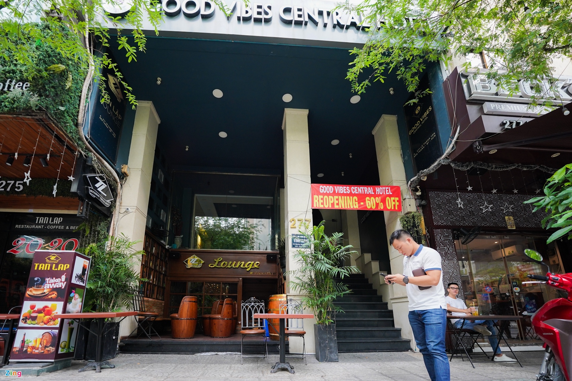 khach san resort vat va voi dong tien