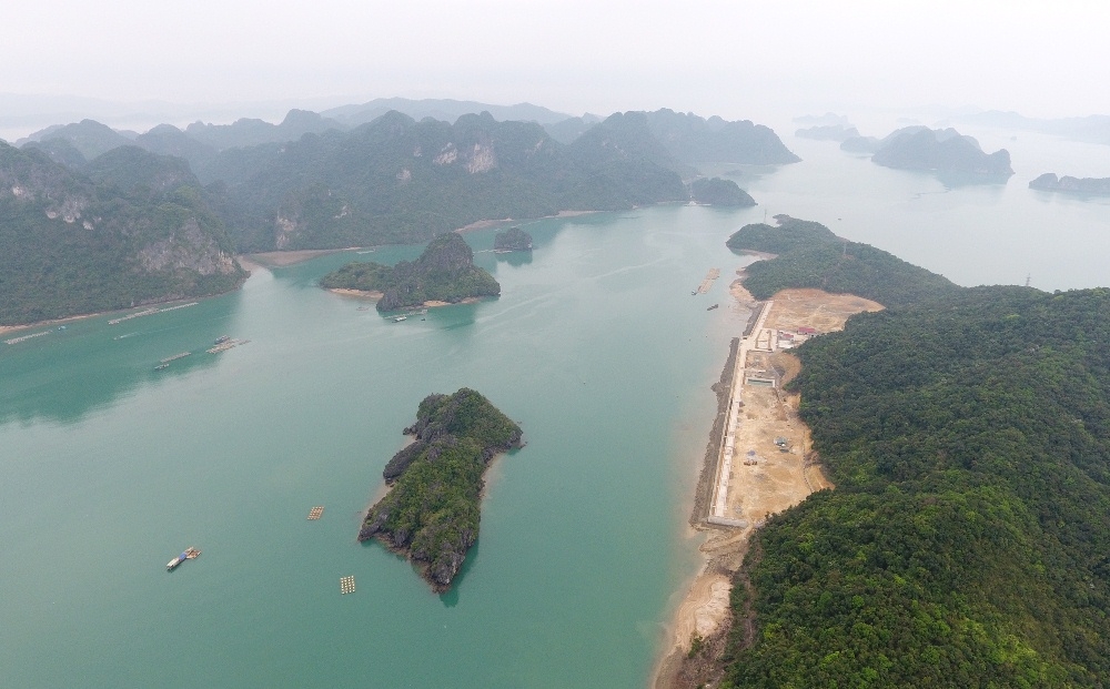 quang ninh cong trinh tram ty bo hoang tren dao vang