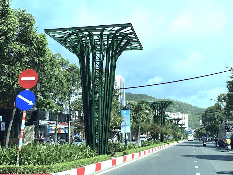 ba ria vung tau tam dung thi cong tru thep hoa tren duong le hong phong