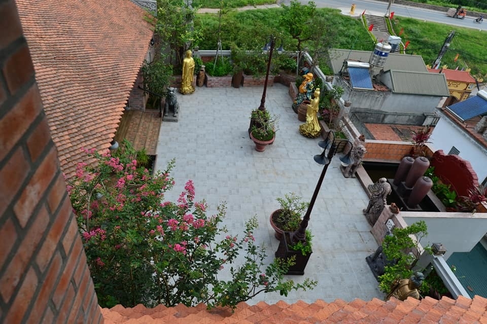 nha co nam tren noc biet thu gan 500m2 o ha noi