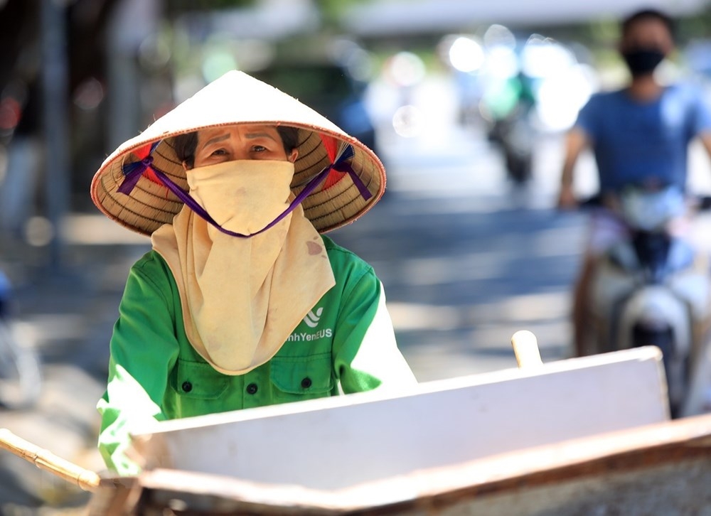 ha noi trong ngay nang nong dinh diem ngoai troi tren 40 do c