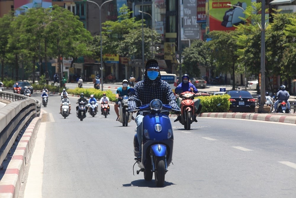 ha noi trong ngay nang nong dinh diem ngoai troi tren 40 do c