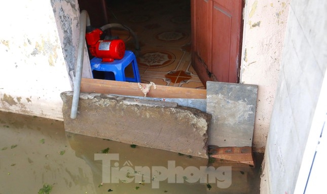 mot tuan sau mua nguoi ha noi van phai bac cau khi vuot nuoc ngap