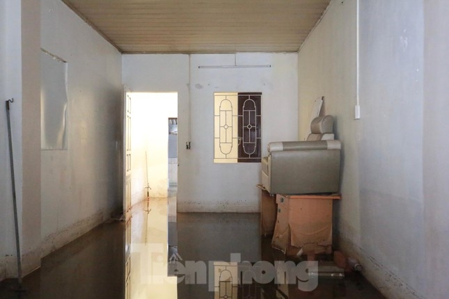 mot tuan sau mua nguoi ha noi van phai bac cau khi vuot nuoc ngap