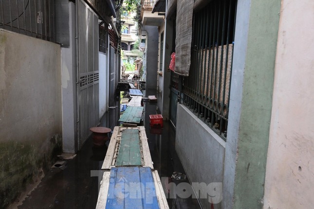 mot tuan sau mua nguoi ha noi van phai bac cau khi vuot nuoc ngap