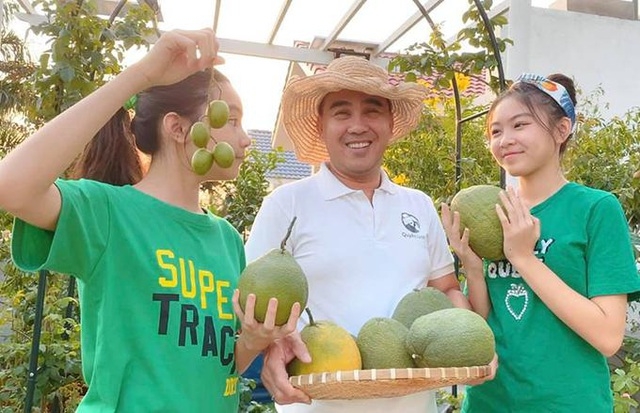 chiem nguong nha vuon bac ty rau trai xum xue hoa no bon mua cua sao viet
