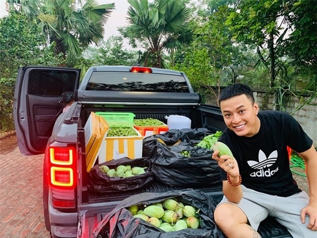 chiem nguong nha vuon bac ty rau trai xum xue hoa no bon mua cua sao viet