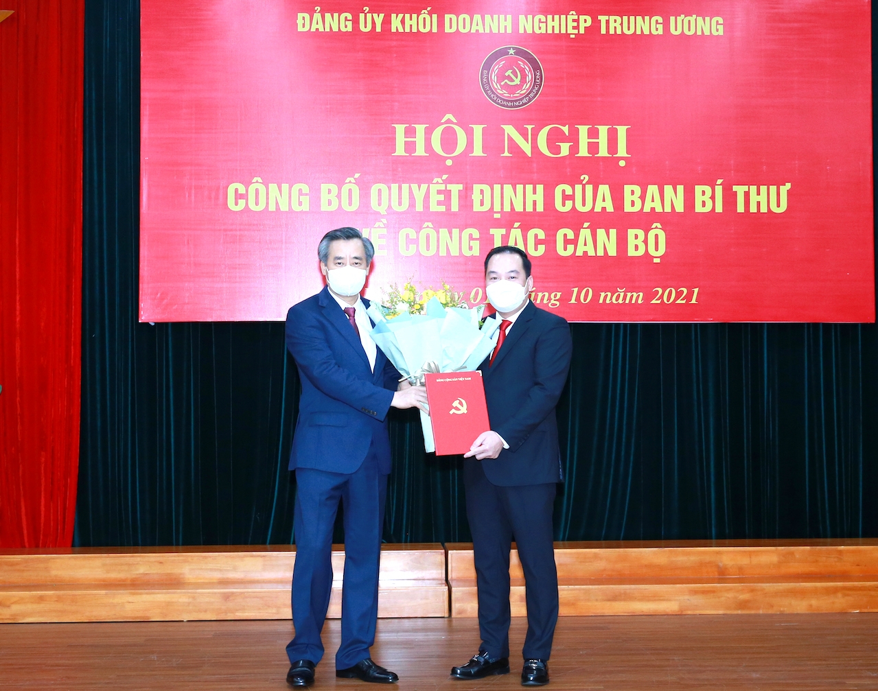 ong ho xuan truong lam pho bi thu dang uy khoi dntw